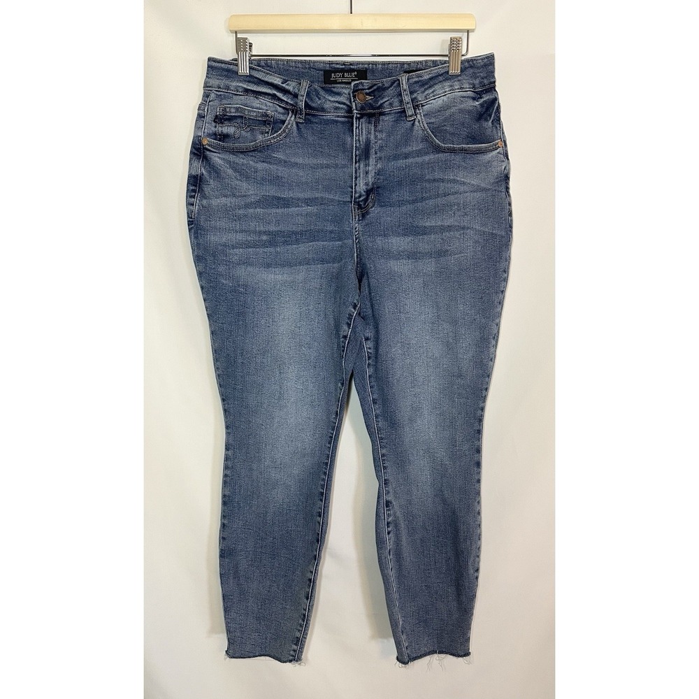 JUDY BLUE Women's‎ Plus Size 16W Blue Jeans Relaxed Fit Raw Hem Stretch Denim
